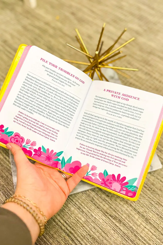Barbour Publishing Inc Pray and Never Give Up Devotional Book Necklaces