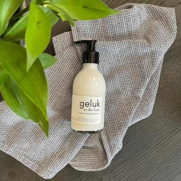 CLASSY KITCHEN Necklaces Hand and Body Lotion Geluk