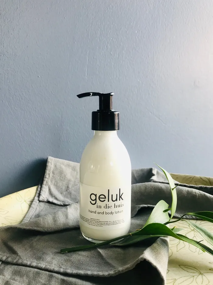 CLASSY KITCHEN Necklaces Hand and Body Lotion Geluk