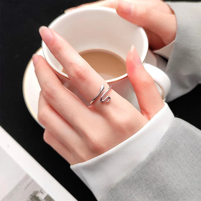Earrings Gold Shield Anillo de Serpiente Ajustable