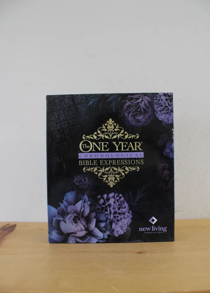 Jubilee Thrift Earrings The One Year Chronological Bible Expressions NLT