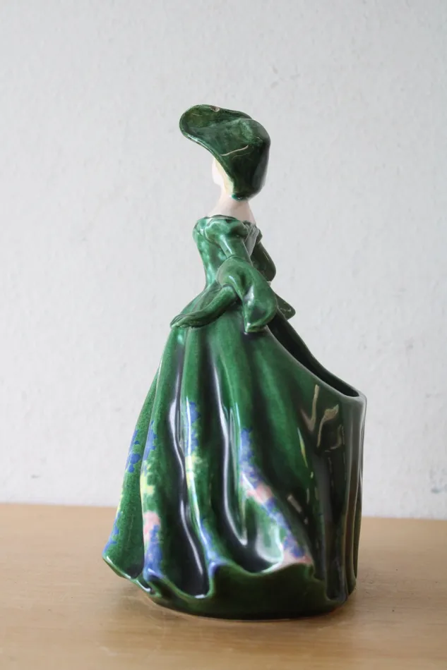 Jubilee Thrift Necklaces Relco Lady Planter Vase Gone With The Wind 3866 Porcelain Figurine