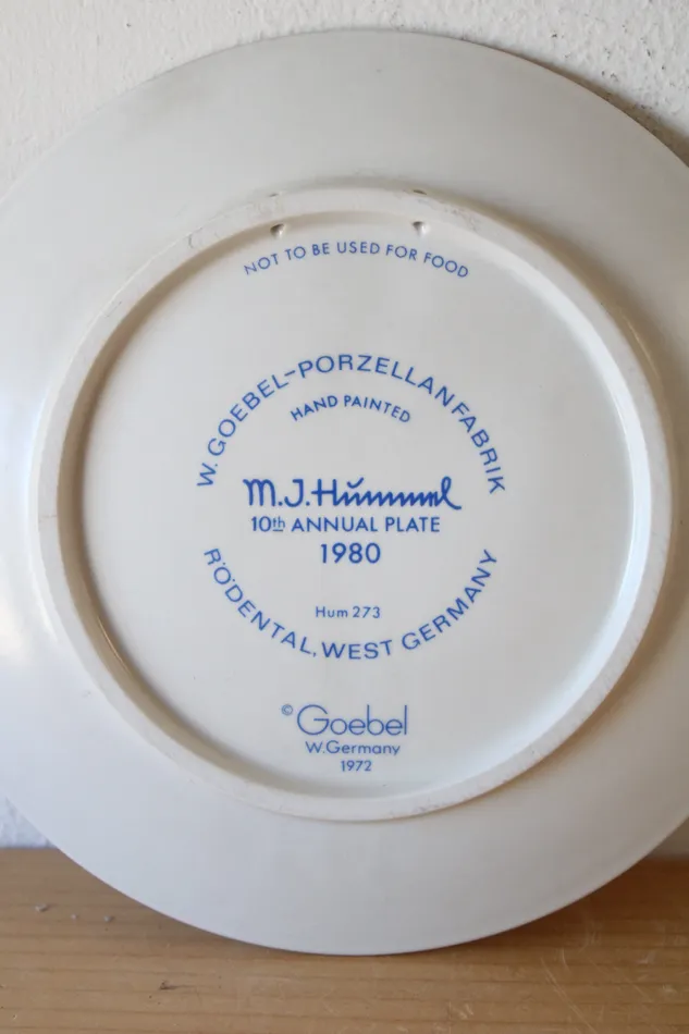 Necklaces Goebel Goebel MJ Hummel 1980 Girl With Backpack 10th Annual Decorative Plate