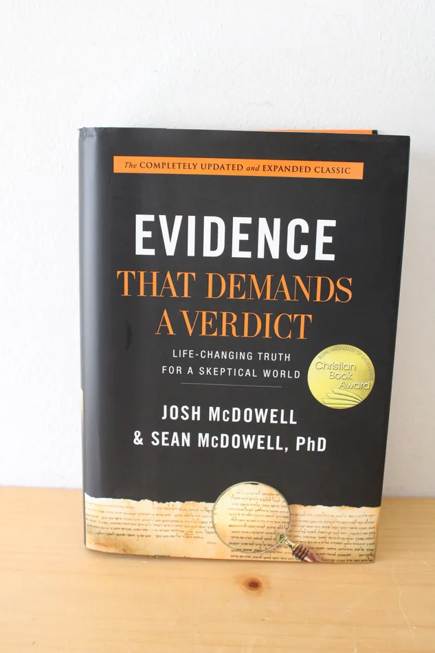 Necklaces Jubilee Thrift Evidence That Demands A Verdict Life Changing Truth For A Skeptical World By Josh McDowell and Sean McDowell PhD Necklaces Jubilee Thrift Evidence That Demands A Verdict Life Changing Truth For A Skeptical World By Josh McDowell and Sean McDowell PhD