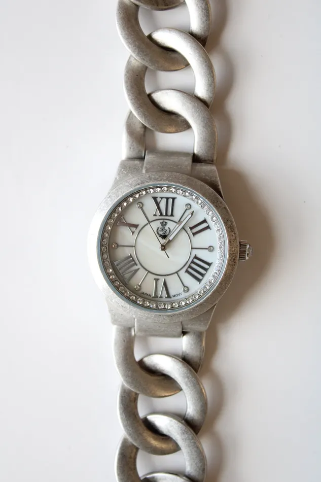 Necklaces Premier Designs Premier Designs Brushed Silver Chunky Chain Analog Watch