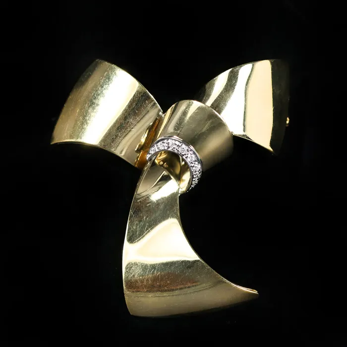 OTC PreStyled Sets Estate 18K Yellow Gold Leo Pizzo Brooch