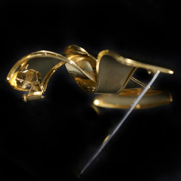 OTC PreStyled Sets Estate 18K Yellow Gold Leo Pizzo Brooch