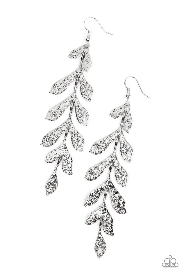 Paparazzi Accessories Rings Lead From the FROND Silver
