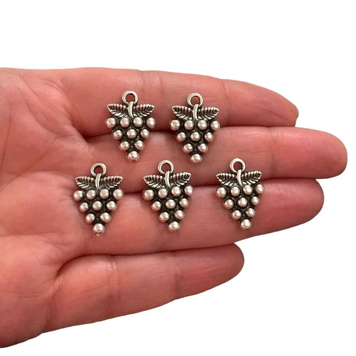 Peppy Beads Necklaces Antique Silver Plated Bunch of Grapes Charms Silver Wine Lover Charms 5 pcs in a pack Peppy Beads Necklaces Antique Silver Plated Bunch of Grapes Charms Silver Wine Lover Charms 5 pcs in a pack