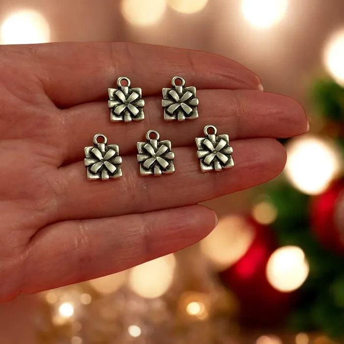 Peppy Beads Necklaces Antique Silver Plated Christmas Gift Pack Charms 5 pcs in a pack Christmas Collection Charms Peppy Beads Necklaces Antique Silver Plated Christmas Gift Pack Charms 5 pcs in a pack Christmas Collection Charms