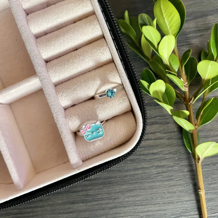 Rings iszi ONLINE Kitty and Blue Rhinestone Rings