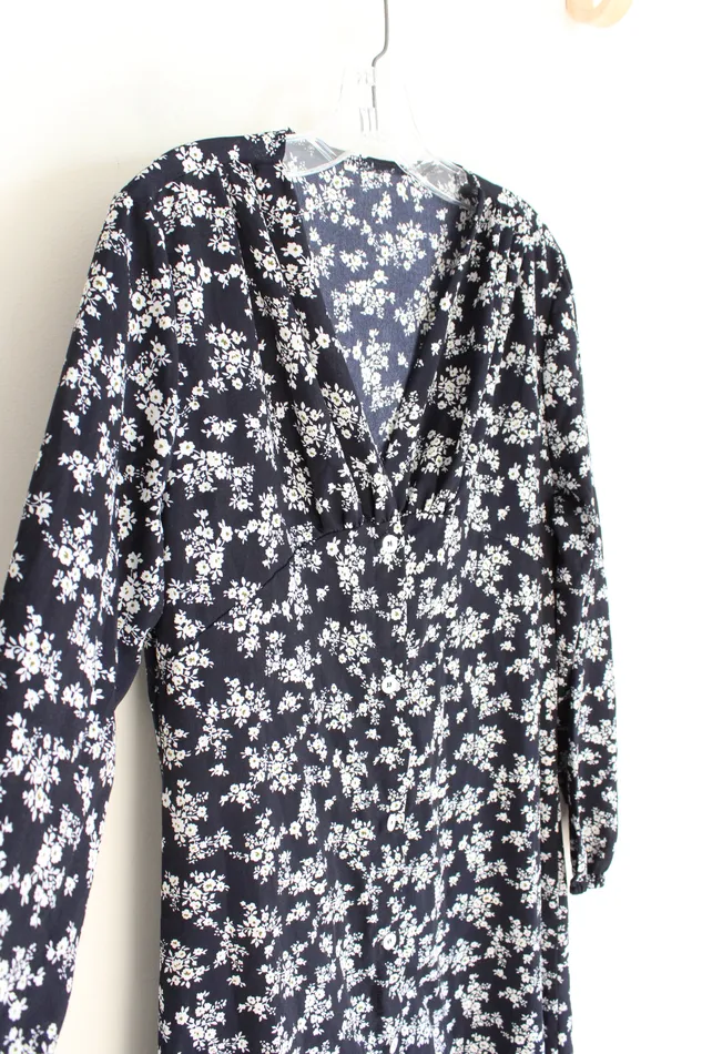 Rings Jubilee Thrift Navy White Floral Long Sleeved Button Down Dress M