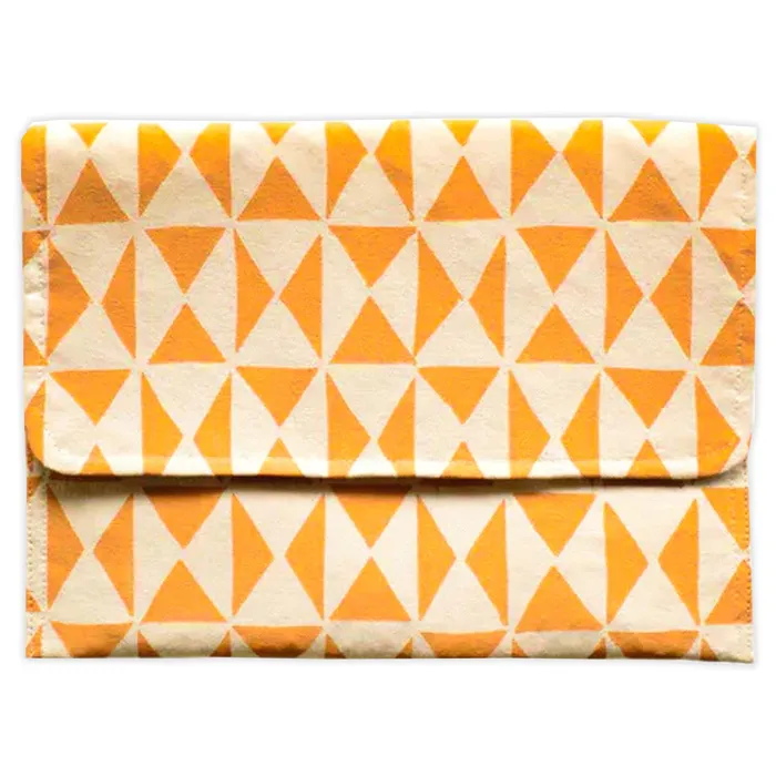 RISEBEYOND Rise Beyond The Reef Oversized ClutchLaptop Case Bebe Earrings